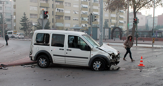 konyada-trafik-kazasi-13-yarali-4