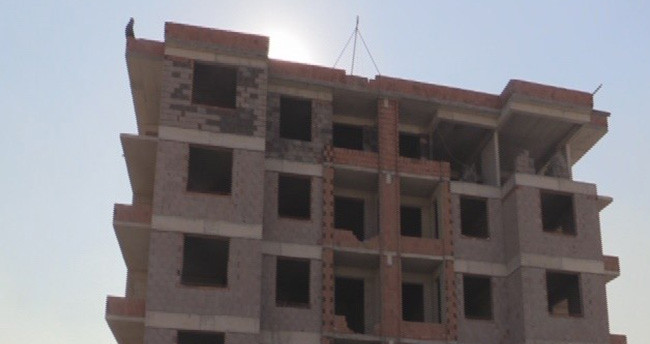 esi-cocuklariyla-evi-terk-edince-catiya-cikti