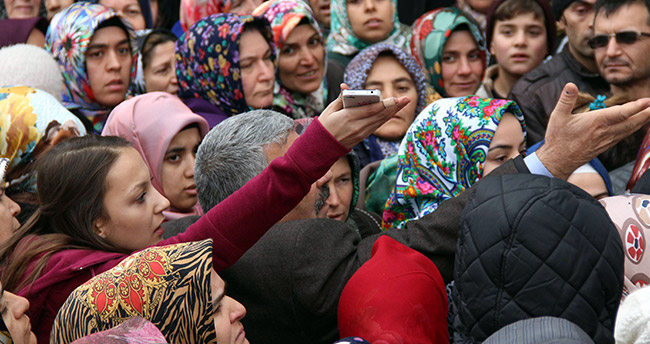 konyada-1-liralik-kiyafet-izdihami-3