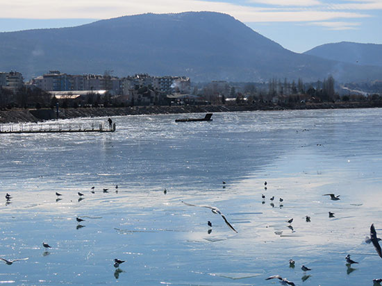 beysehir-golu-kiyilari-dondu-1