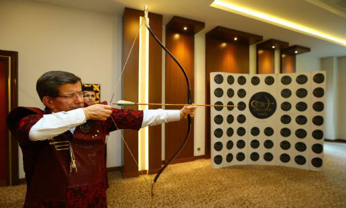 basbakan-davutoglu-ok-atti-3