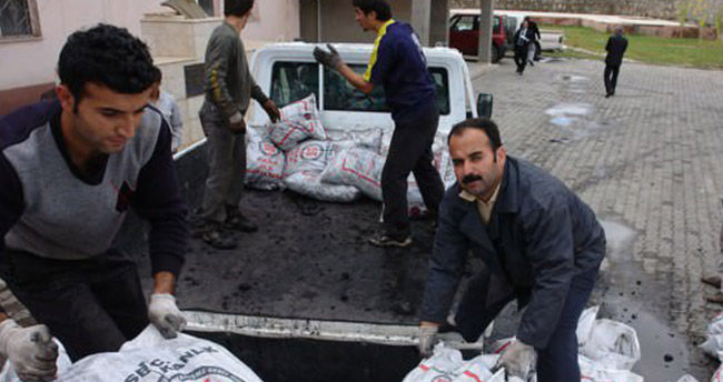 fakir-aileye-500-kilo-komur-yardimi-2