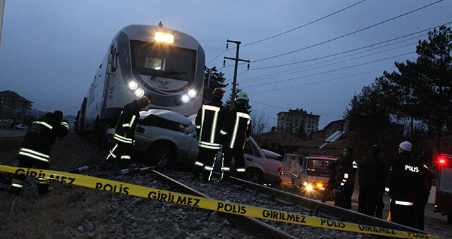 konyada-tren-otomobile-carpti-1-olu-2