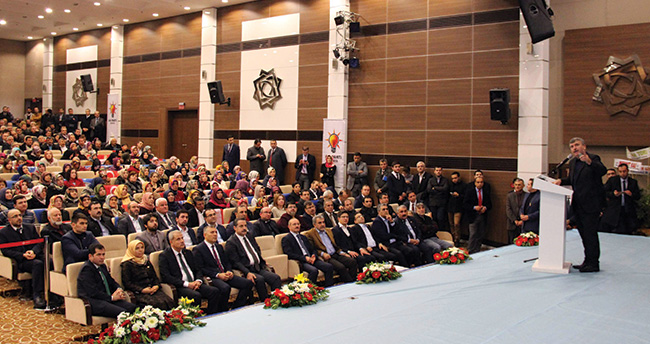 bakan-celik-konyada-konustu-oz-yikim-pesindeler-2