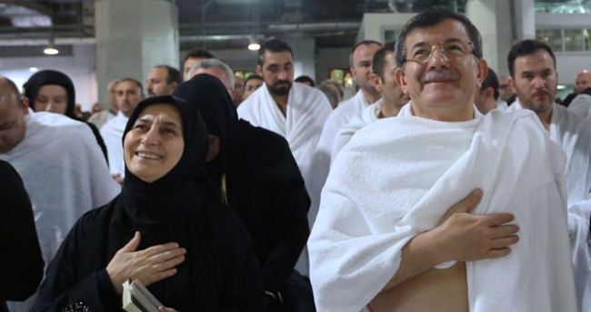 basbakan-davutoglu-umre-yapti-2