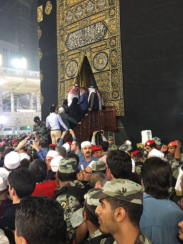 kabe-kapisi-bu-kez-davutogluna-acildi-2