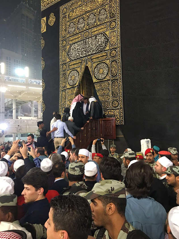 kabe-kapisi-bu-kez-davutogluna-acildi-3