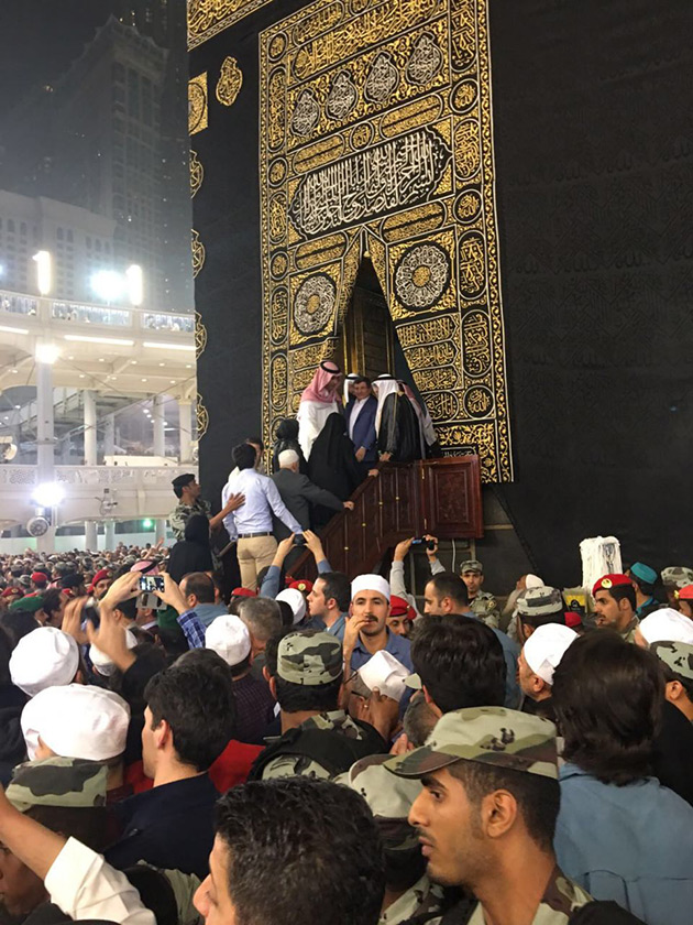 kabe-kapisi-bu-kez-davutogluna-acildi-4