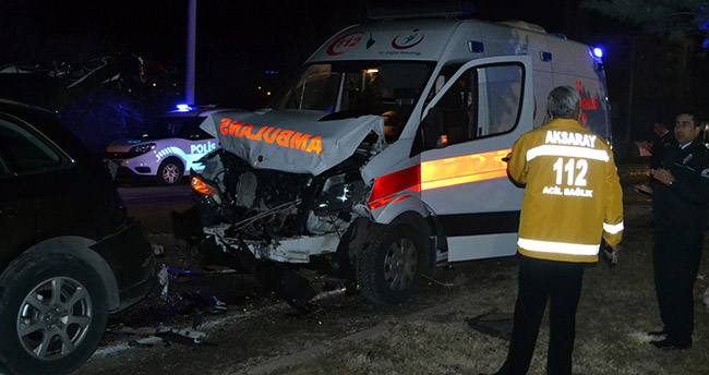 aksarayda-ambulans-ile-otomobil-carpisti-4-yarali-2