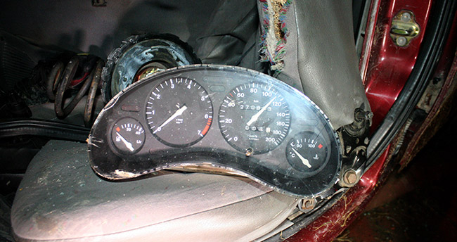 konyada-otomobil-agaca-carpti-1-olu-1-yarali-6-subat-3