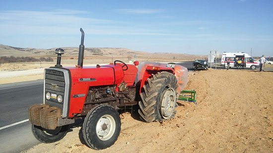 konyada-traktor-ile-otomobil-carpisti-4-yarali-1