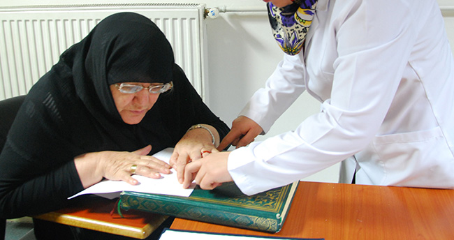 kuran-i-kerimi-parmak-uclariyla-ogreniyorlar-2