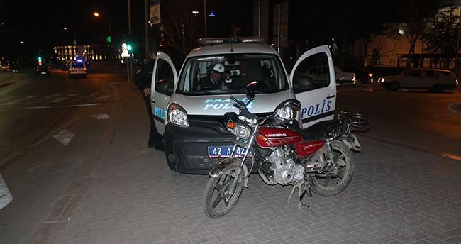 konyada-motosiklet-yayaya-carpti-2-yarali-2