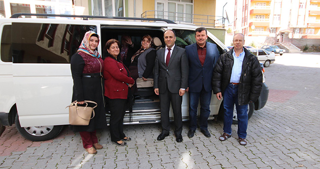 cumhurbaskaninin-davetlisi-konyali-kadinlar-yola-cikti-4