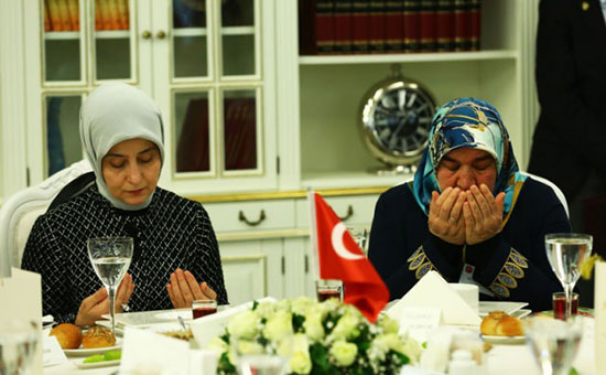sare-davutoglu-gozyaslarini-tutumadi-1