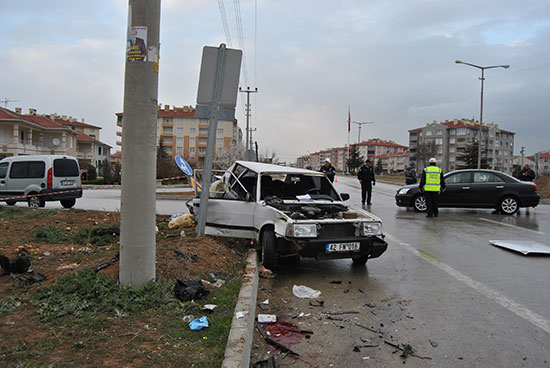 konyada-trafik-kazasi-1i-agir-6-yarali-1