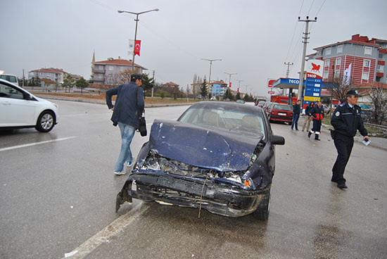 konyada-trafik-kazasi-1i-agir-6-yarali-2