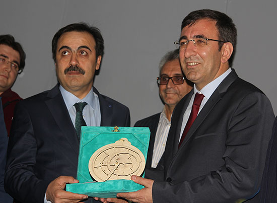 bakan-yilmaz-mevlana-muzesi-ve-bilim-merkezini-ziyaret-etti-2