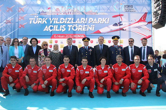 turk-yildizlarindan-konyada-nefes-kesen-gosteri-3
