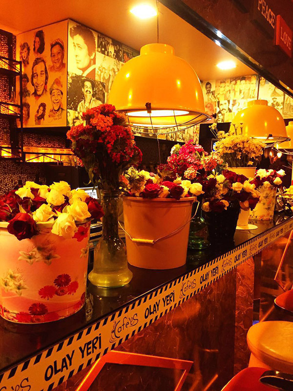 konya-cafe-s-ten-bayanlara-jest-3