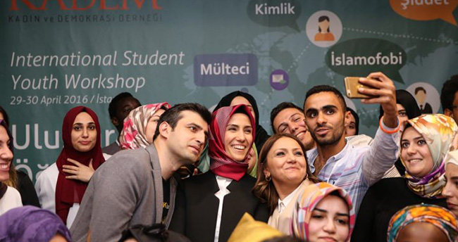 sumeyye-erdogan-nisanlisi-ile-yan-yana-2