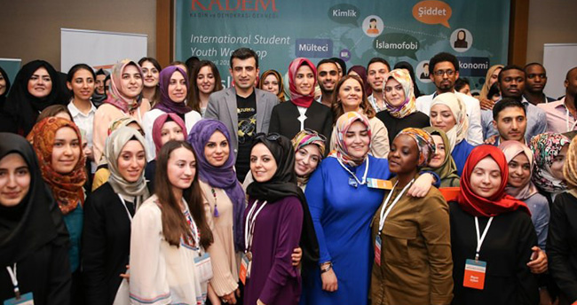 sumeyye-erdogan-nisanlisi-ile-yan-yana-3