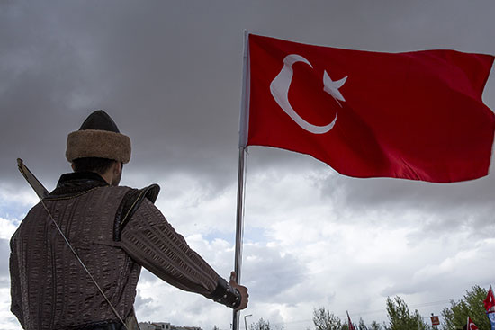 dirilis-ertugrul-oyunculari-konyada-hayranlariyla-bulustu-1