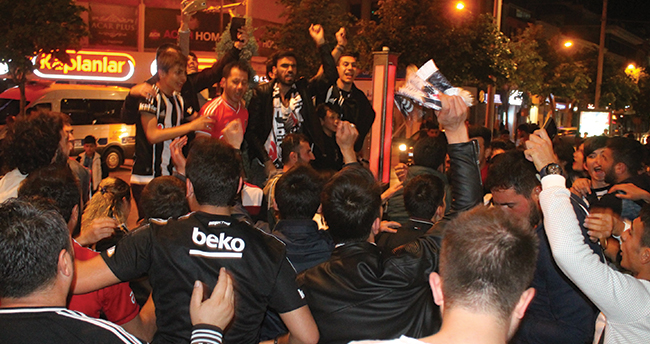 konyada-besiktasli-taraftarlarin-galibiyet-kutlamasi-2