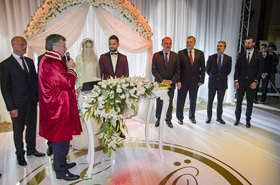 torku-konyasporlu-omer-ali-sahiner-evlendi-2