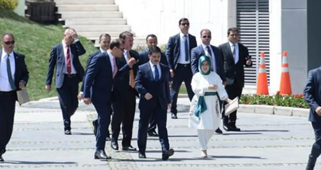 sumeyye-erdogan-selcuk-bayraktarin-dugununden-ilk-kareler-2