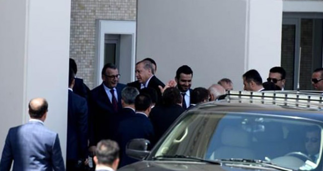 sumeyye-erdogan-selcuk-bayraktarin-dugununden-ilk-kareler-12