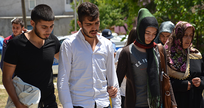 teror-saldirisinda-hayatini-kaybeden-merve-yigit-konyada-defnedildi-3