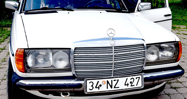 kemal-sunalin-mercedesine-gozu-gibi-bakiyor-2