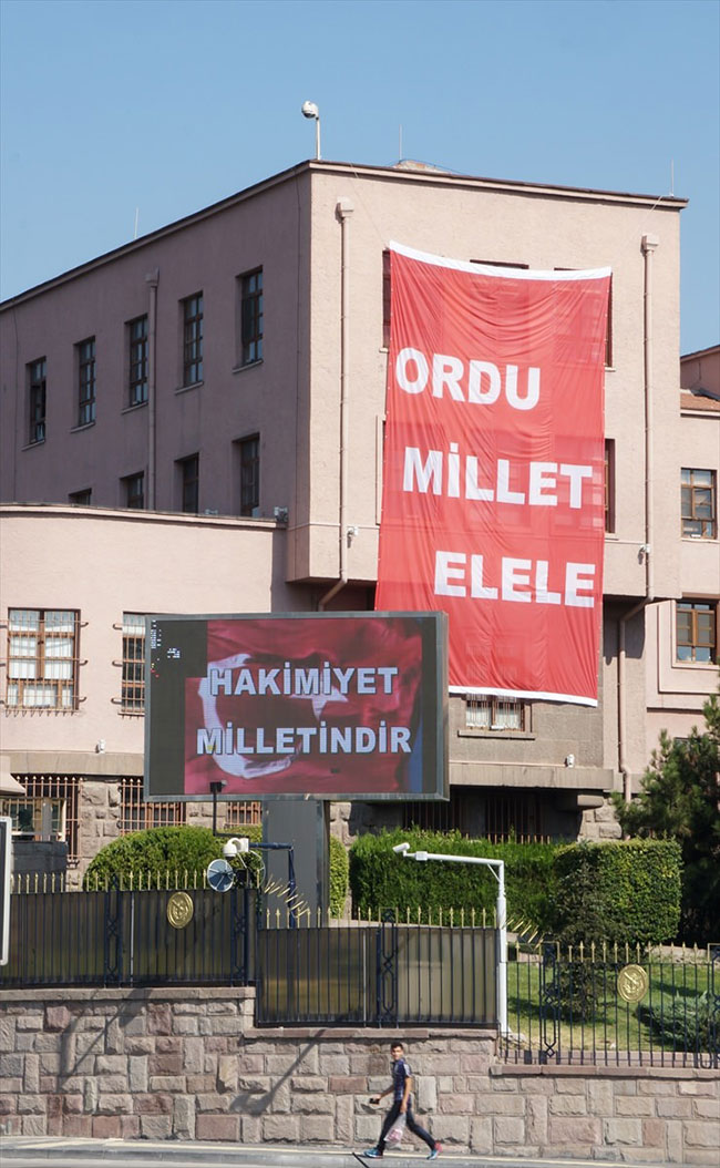 genelkurmaydan-afisli-mesaj-2