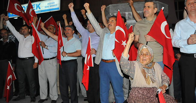 84-yasindaki-fatma-teyzenin-demokrasi-aski-