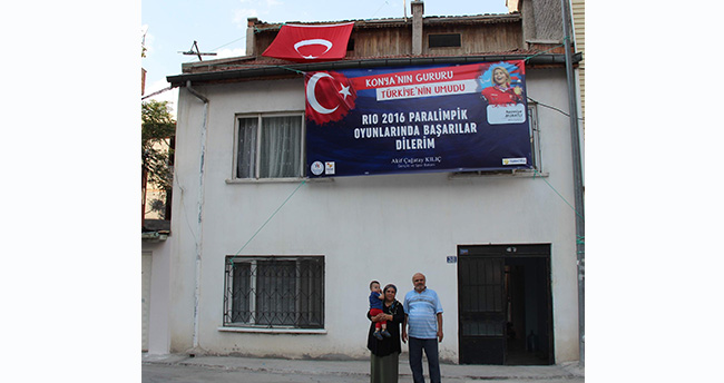 dunya-rekoru-kiran-nazmiyenin-ailesi-kizlariyla-gurur-duyuyor-3