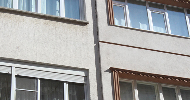 konyada-bosaltilan-apartman-sakinlerinin-endiseli-bekleyisi-suruyor
