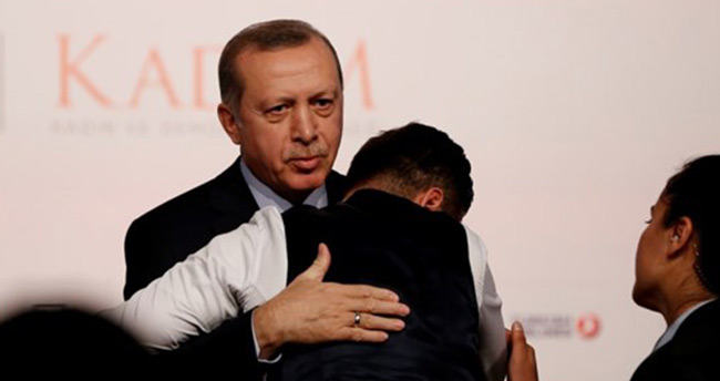 erdogani-gorunce-dayanamadi-sarildi-2
